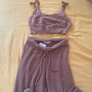 Comfy and cute set 

A bit of discoloration on the top as seen in photos